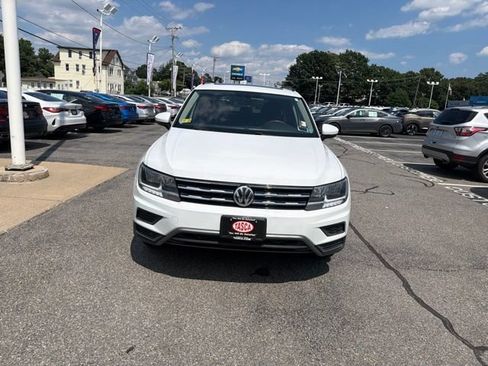 Used 2018 Volkswagen Tiguan SE w/ Panoramic Sunroof Package AWD/4WD image 2
