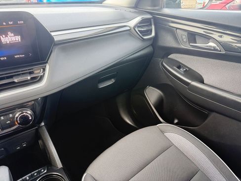 Used 2025 Chevrolet TrailBlazer LT image 35