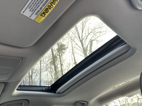 Used 2017 Acura TLX w/ Technology Package image 36