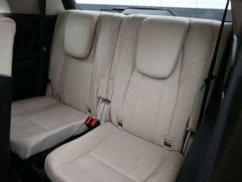 Used 2020 Mercedes-Benz GLB 250 4MATIC w/ Premium Package image 22