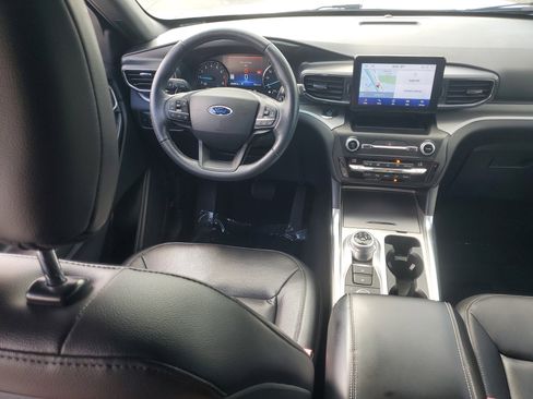 Used 2020 Ford Explorer XLT w/ Equipment Group 202A AWD/4WD image 17