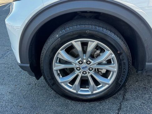 Used 2023 Ford Explorer XLT w/ Equipment Group 202A image 3