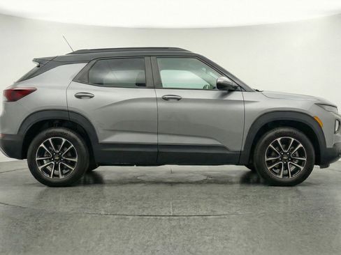 Used 2025 Chevrolet TrailBlazer LT FWD image 11