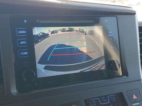 Certified 2016 Toyota Sienna SE FWD image 31