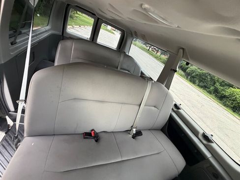 Used 2009 Ford E-150 and Econoline 150 Wagon RWD image 19