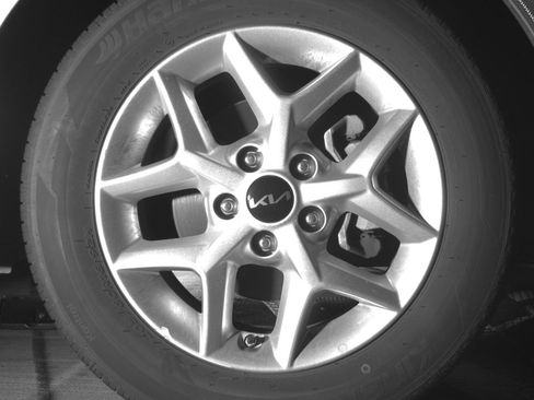 Used 2025 Kia Soul LX w/ LX Technology Package FWD image 13