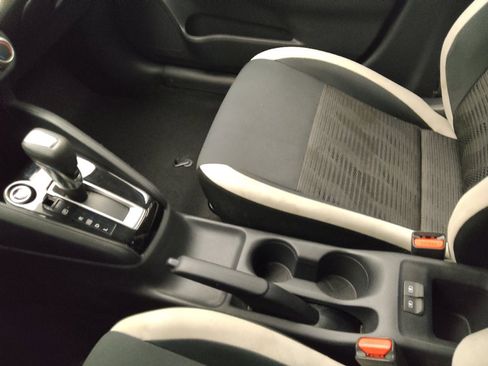 Used 2020 Nissan Versa SV FWD image 26
