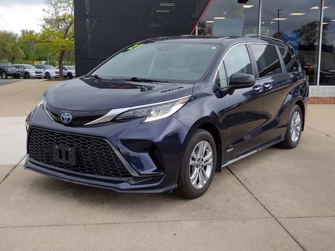 Used 2021 Toyota Sienna XSE AWD/4WD image 1