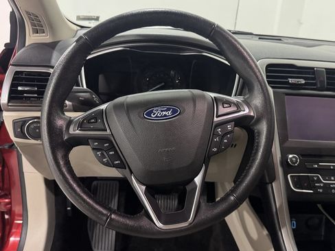 Used 2018 Ford Fusion SE w/ Equipment Group 602A FWD image 5