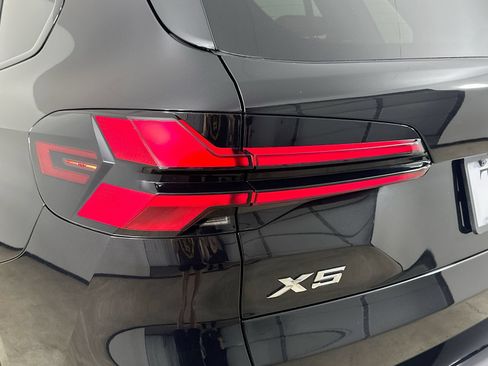 New 2026 BMW X5 xDrive40i w/ M Sport Package AWD/4WD image 12