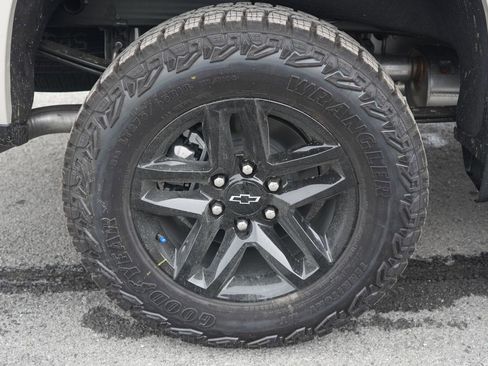 New 2026 Chevrolet Silverado 1500 Custom Trail Boss w/ LPO, Dark Essentials Package image 12