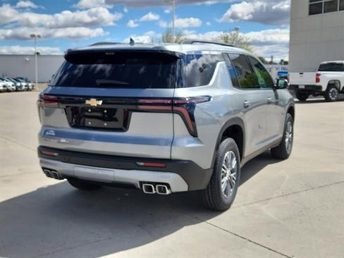 New 2026 Chevrolet Traverse LT w/ Driver Confidence Package AWD/4WD image 3
