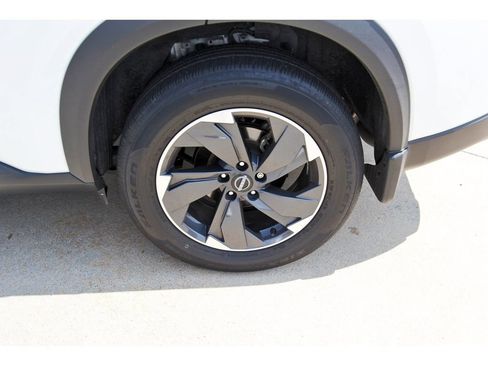 Used 2024 Nissan Rogue SV FWD image 7