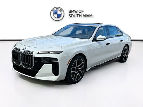 Used 2023 BMW 740i w/ Parking Assistance Package image 3