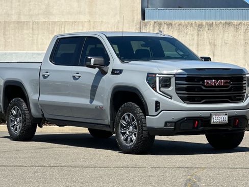 Used 2024 GMC Sierra 1500 AT4 w/ Technology Package AWD/4WD image 5