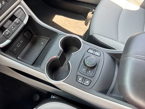 Used 2024 GMC Terrain SLE w/ Driver Convenience Package FWD image 22