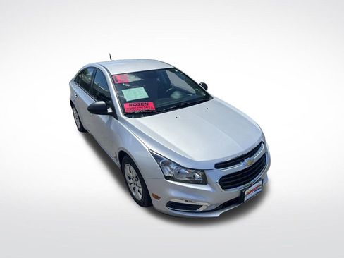 Used 2015 Chevrolet Cruze LS FWD image 33