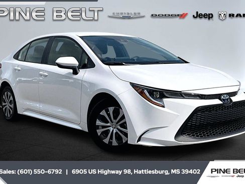 Used 2022 Toyota Corolla LE image 2