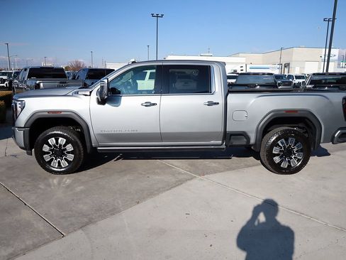 Used 2025 GMC Sierra 3500 Denali w/ Denali Reserve Package image 3