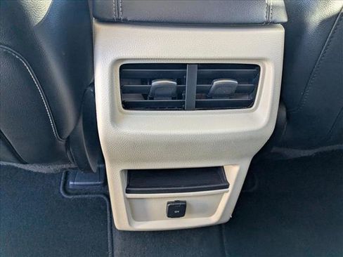 Used 2018 Ford Edge Titanium image 16