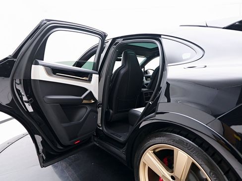 Used 2025 Porsche Cayenne GTS image 35