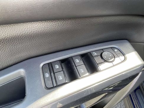 Used 2025 Nissan Pathfinder SV FWD image 16