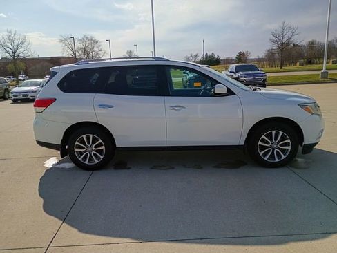 Used 2014 Nissan Pathfinder SV w/ Trailer Tow Package image 8