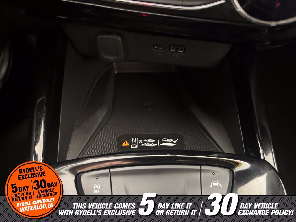 Used 2025 Chevrolet Trax RS w/ Sunroof Package FWD image 31