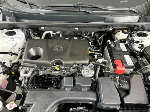 Used 2025 Toyota RAV4 XLE FWD image 32
