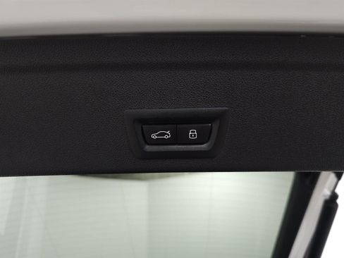 Used 2025 BMW X6 xDrive40i w/ Climate Comfort Package image 9