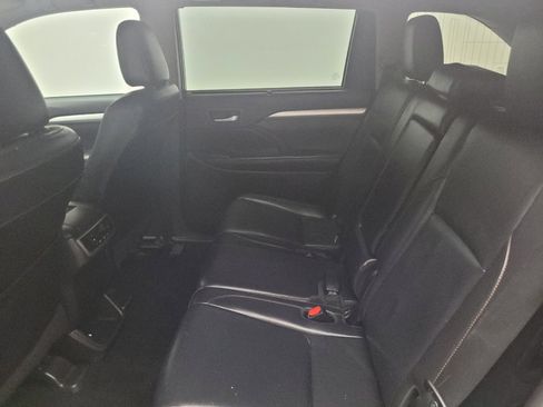 Used 2019 Toyota Highlander XLE w/ Protection Package #3 AWD/4WD image 18