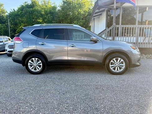 Used 2016 Nissan Rogue SV w/ SV Premium Package AWD/4WD image 3