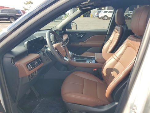 New 2026 Lincoln Aviator Reserve w/ Jet Appearance Package AWD/4WD image 11