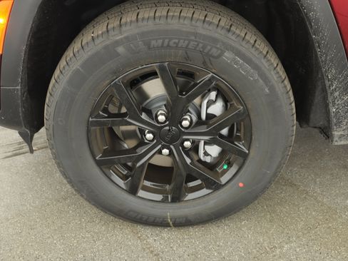 New 2026 Jeep Grand Cherokee Altitude image 4