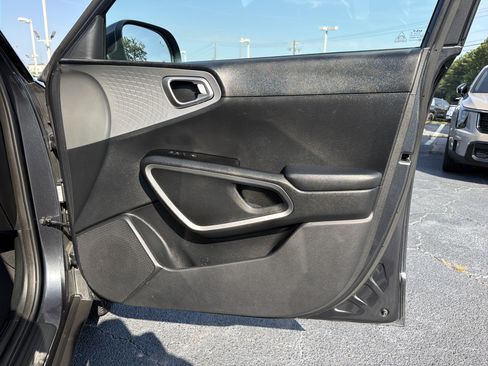 Used 2024 Kia Soul LX w/ Option Group 015 FWD image 12