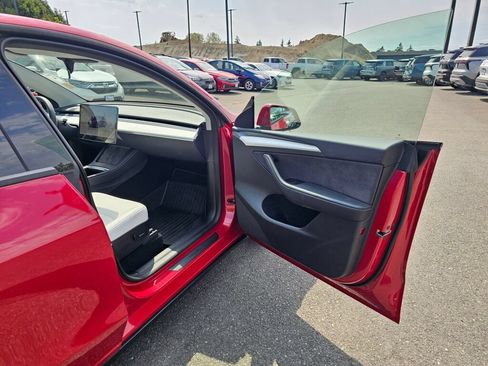 Used 2023 Tesla Model Y Long Range AWD/4WD image 29
