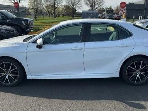 Used 2023 Toyota Camry SE image 9