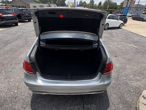 Used 2015 Mercedes-Benz E 400 Sedan w/ Driver Assistance Package image 8