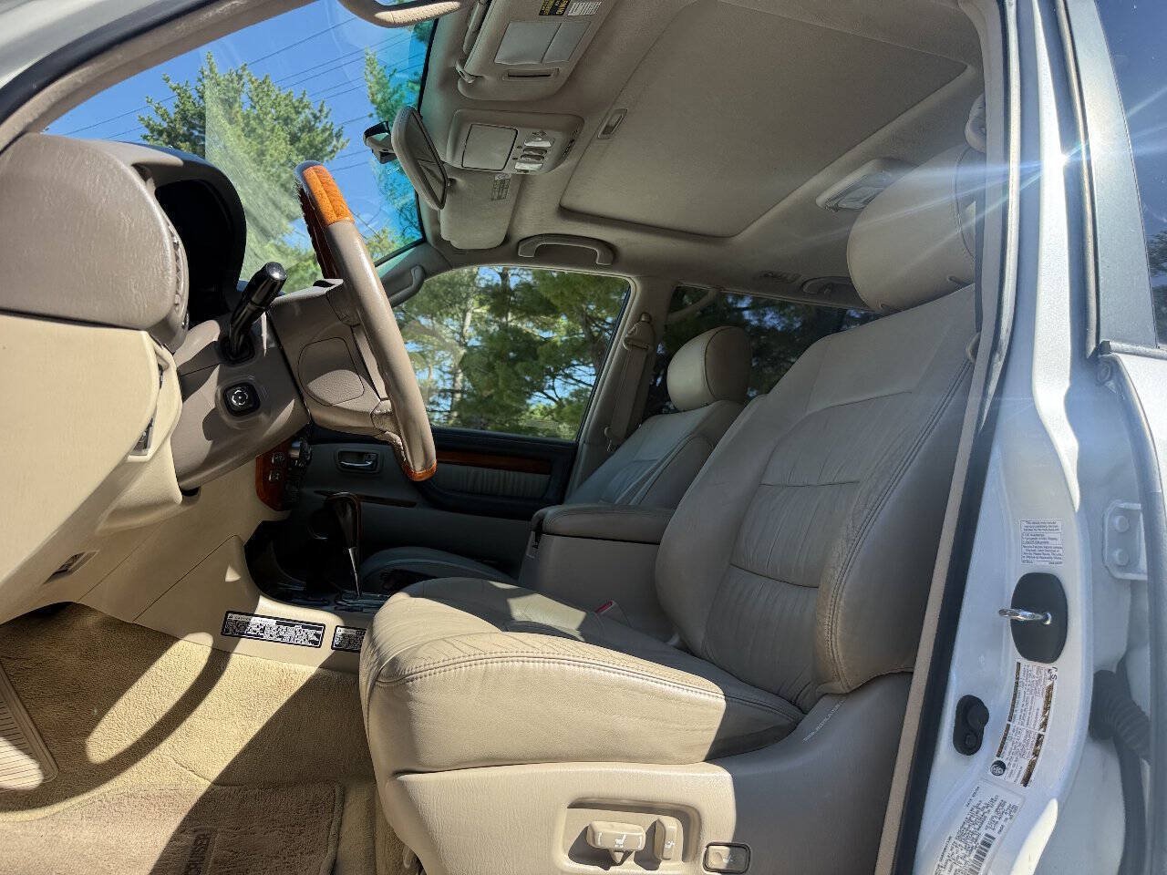Used 2005 Lexus LX 470 4WD w/ Preferred Accessory Pkg image 33
