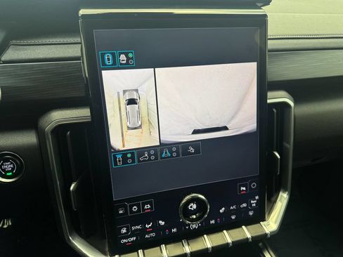 Certified 2025 GMC Acadia Elevation FWD image 18