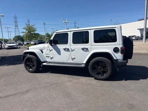 Used 2019 Jeep Wrangler Unlimited Sahara w/ Uconnect 4C Nav & Sound Group AWD/4WD image 15