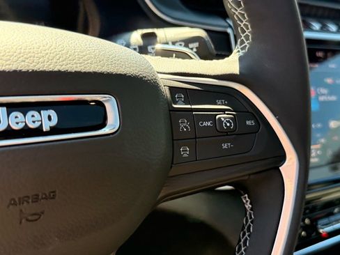 New 2025 Jeep Grand Cherokee Altitude image 14