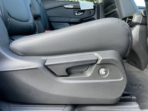 Certified 2025 Honda Pilot Touring image 36