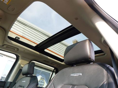 Used 2020 Ford Expedition Platinum image 18