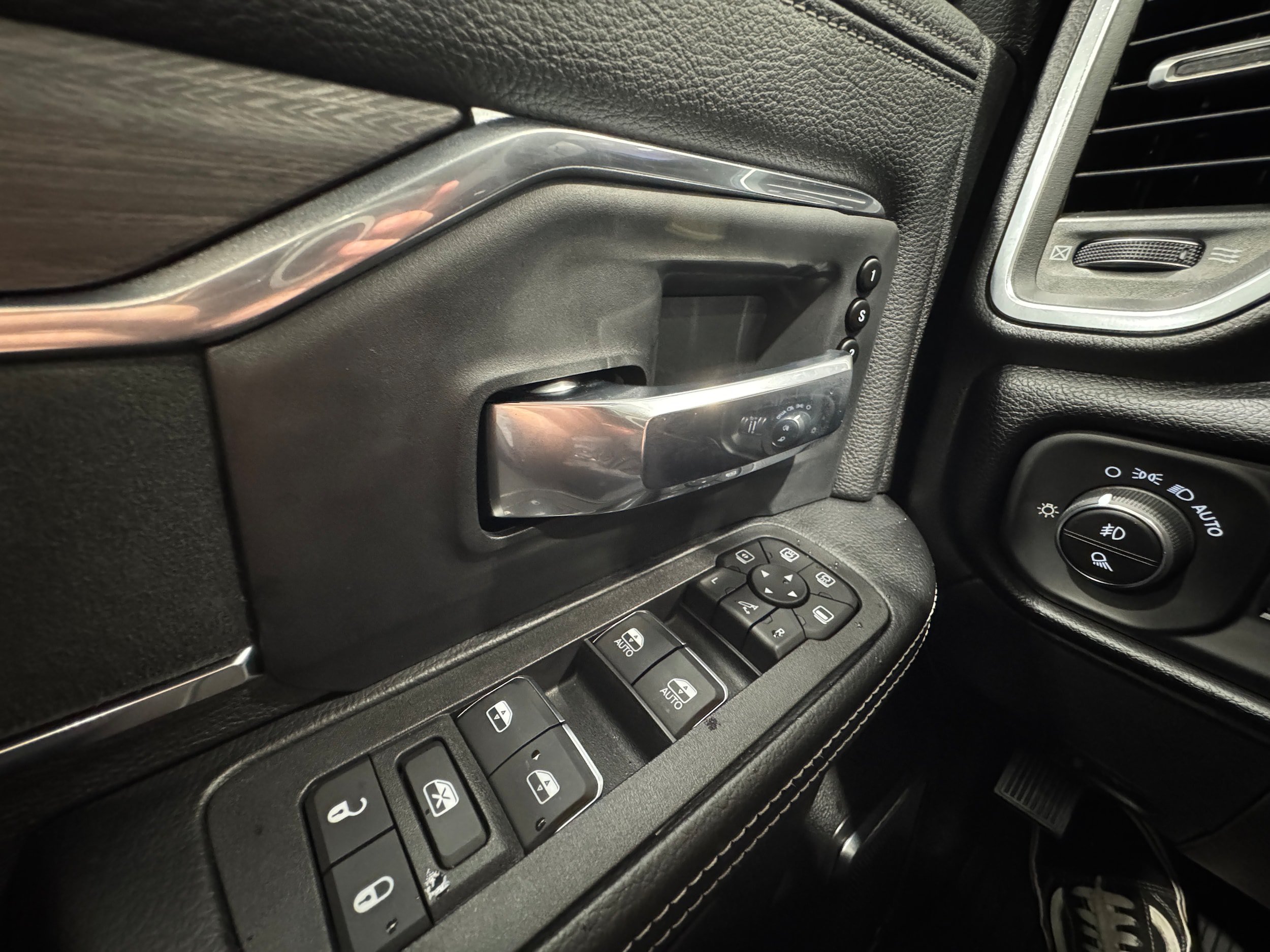 Used 2026 RAM 2500 Laramie w/ Night Edition AWD/4WD image 11