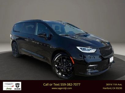 New 2026 Chrysler Pacifica Select