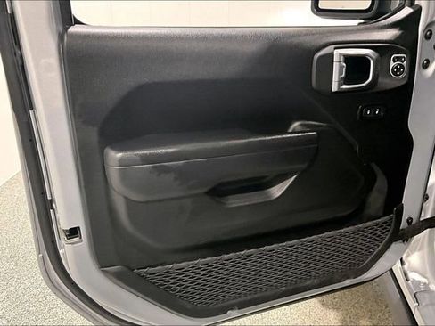 Used 2024 Jeep Wrangler Willys image 21