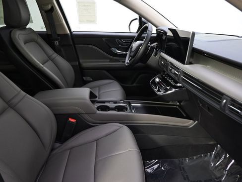 New 2026 Lincoln Corsair Premiere image 16
