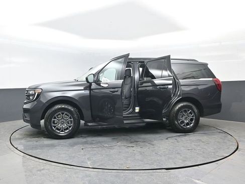 Used 2025 Ford Expedition Active image 29