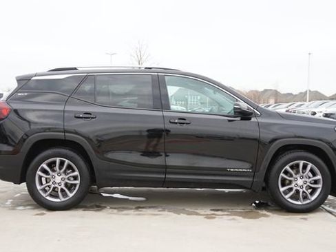 Used 2024 GMC Terrain SLT image 10